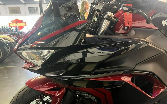 2021 Kawasaki Ninja 650 Black / Red