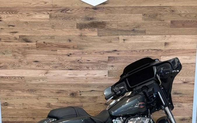 2025 Harley-Davidson Softail FXBR - Breakout