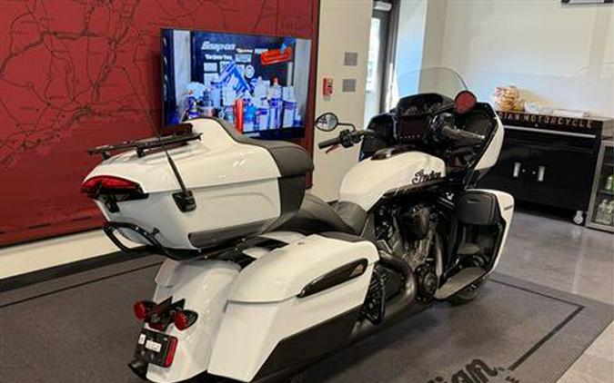 2025 Indian Motorcycle Pursuit® Dark Horse® with Powerband Audio Package