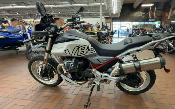 2025 MOTO GUZZI V85 TT E5+