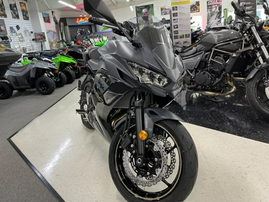 2024 Kawasaki Ninja® 650 ABS Metallic Matte Dark Gray/Metallic Spark Black