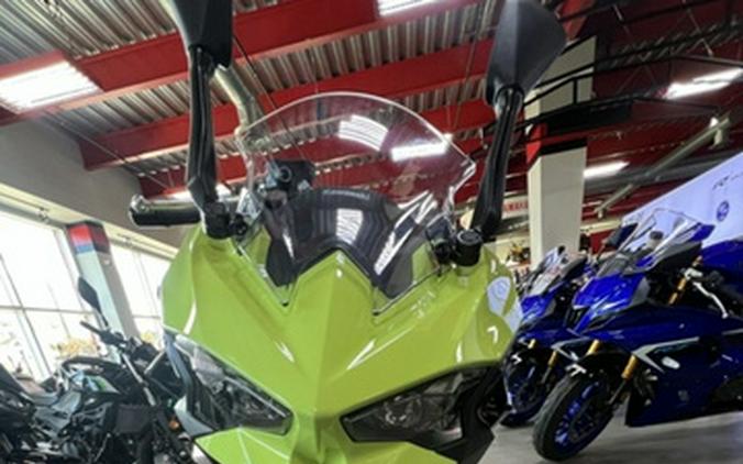 2026 Kawasaki Ninja 500 ABS Metallic Yellowish GreenEbony