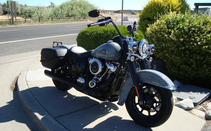 2026 Harley-Davidson® Heritage Classic Dark Billiard Gray Black Cast Wheels