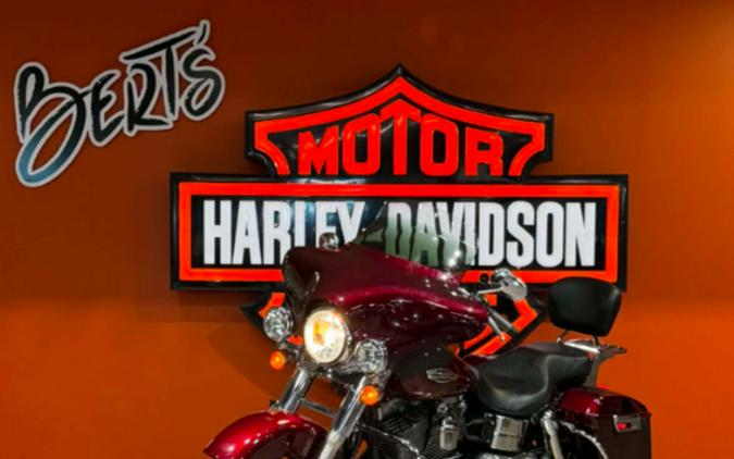 2015 Harley-Davidson® FLD - Dyna® Switchback™