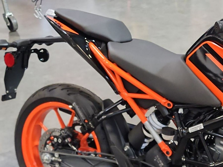 2023 KTM 200 Duke