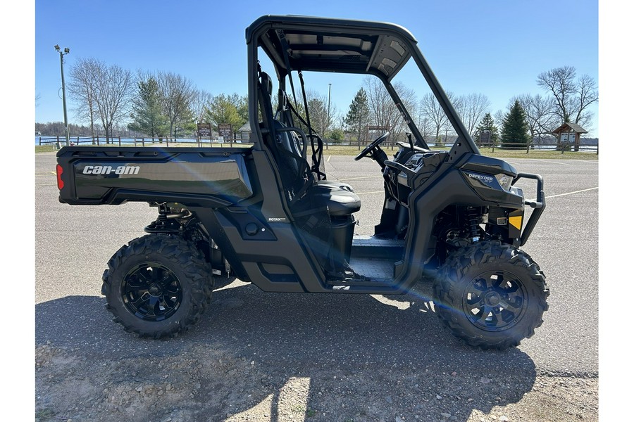 2024 Can-Am SSV DEF XT 64 HD10 BK 24 XT HD10