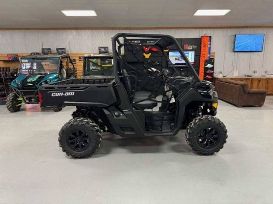 2025 Can-Am® Defender DPS HD10