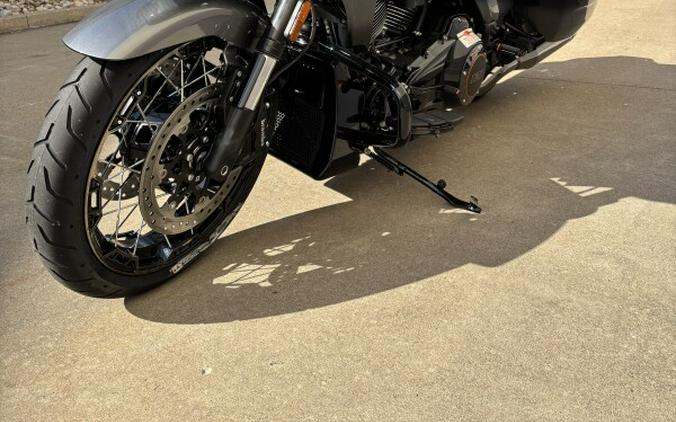 2025 Harley-Davidson® CVO™ Road Glide™ RAVEN FADE