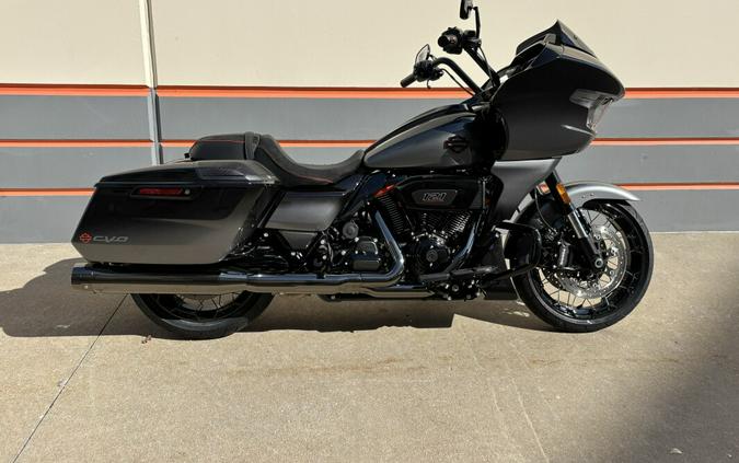 2025 Harley-Davidson® CVO™ Road Glide™ RAVEN FADE