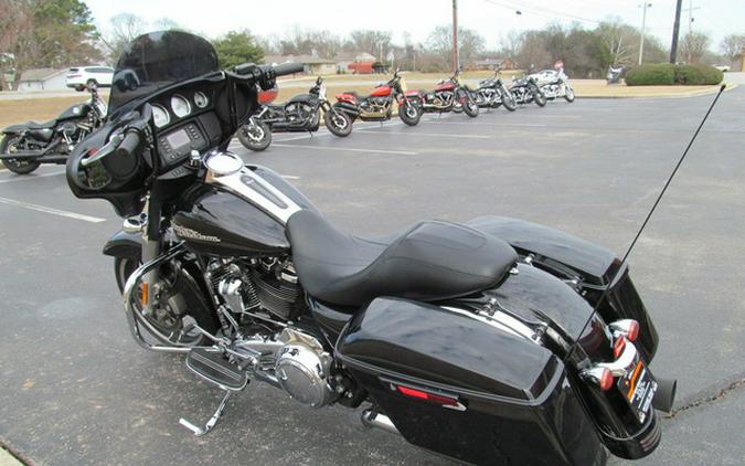 2017 Harley-Davidson FLHX - Street Glide