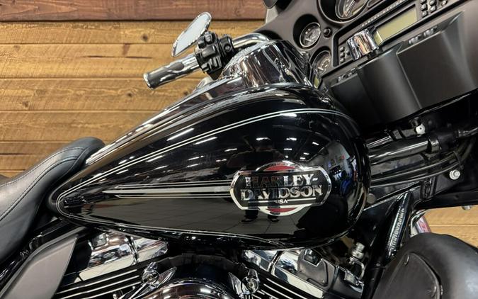 2010 Harley-Davidson® Electra Glide® Ultra Classic® Vivid Black FLHTCU
