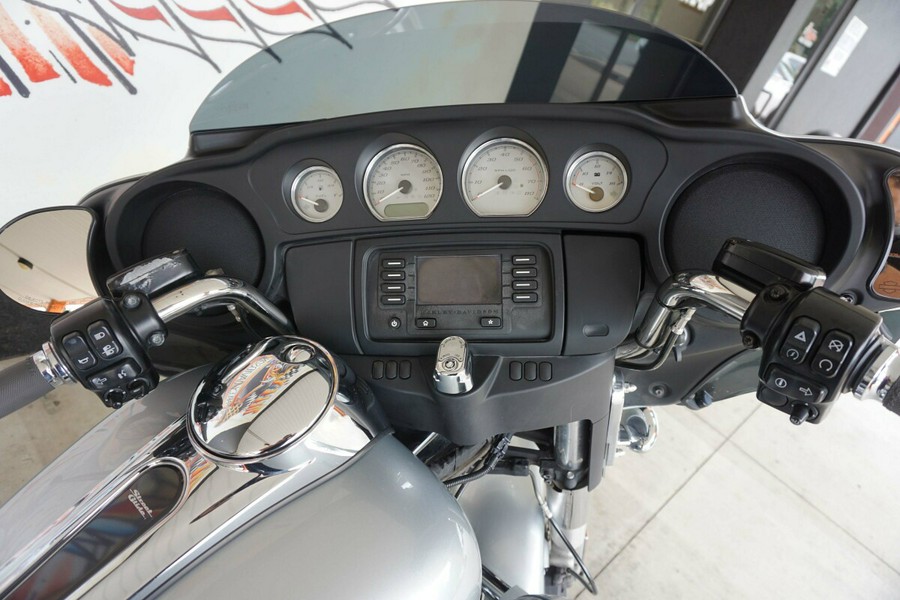 2014 Harley-Davidson Street Glide Brilliant Silver