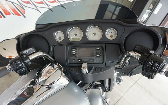 2014 Harley-Davidson Street Glide Brilliant Silver