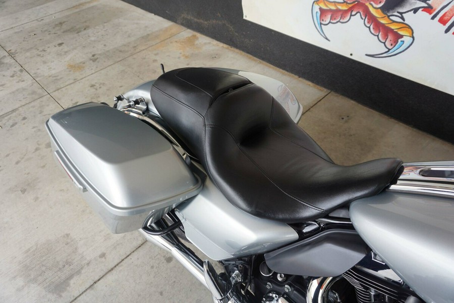 2014 Harley-Davidson Street Glide Brilliant Silver