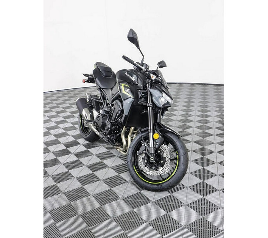 2024 Kawasaki Z900 ABS Metallic Spark Black/Metallic Matte Dark Gray