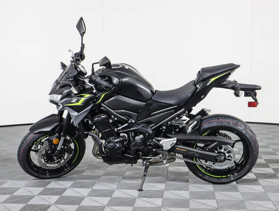 2024 Kawasaki Z900 ABS Metallic Spark Black/Metallic Matte Dark Gray