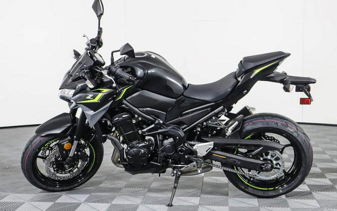 2024 Kawasaki Z900 ABS Metallic Spark Black/Metallic Matte Dark Gray