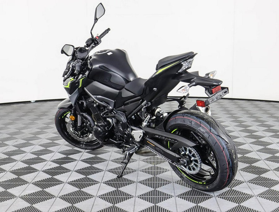 2024 Kawasaki Z900 ABS Metallic Spark Black/Metallic Matte Dark Gray