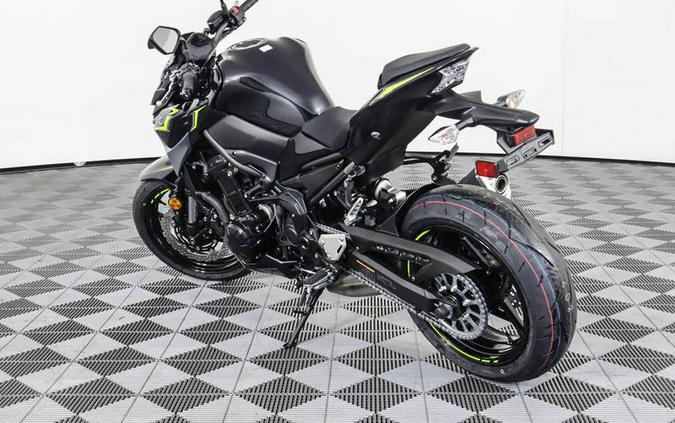 2024 Kawasaki Z900 ABS Metallic Spark Black/Metallic Matte Dark Gray