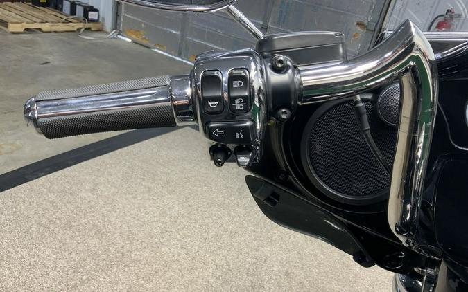 2017 Harley-Davidson® FLHTKL - Ultra Limited Low