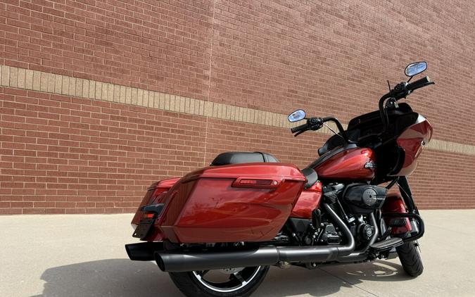 2025 Harley-Davidson® Road Glide® Whiskey Firestorm - Black Finish