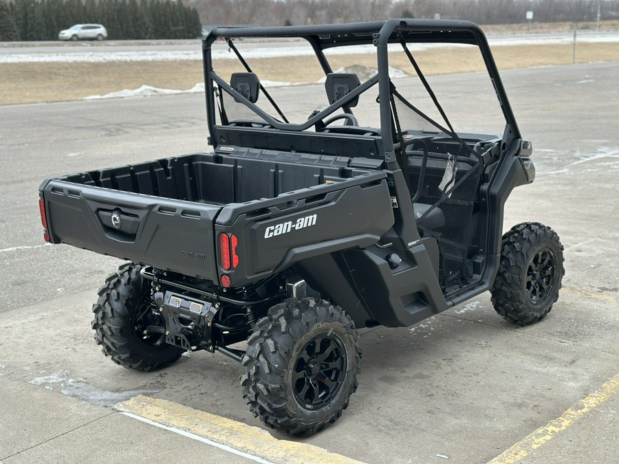 2025 Can-Am Defender DPS HD10