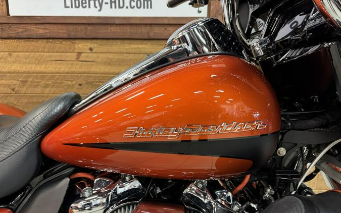 2019 Harley-Davidson® Tri Glide® Ultra Scorched Orange/Black Denim FLHTCUTG