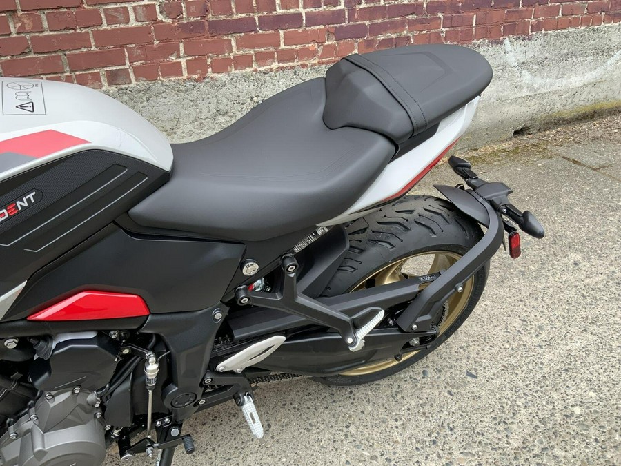 2026 Triumph TRIDENT 800