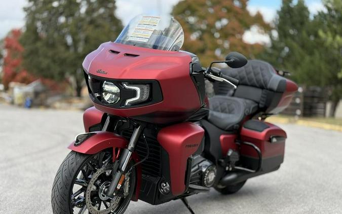 2025 Indian Motorcycle® Pursuit® Dark Horse® w/PowerBand Audio Sunset Red Smoke with Black Smoke
