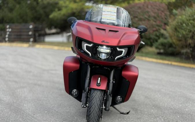 2025 Indian Motorcycle® Pursuit® Dark Horse® w/PowerBand Audio Sunset Red Smoke with Black Smoke