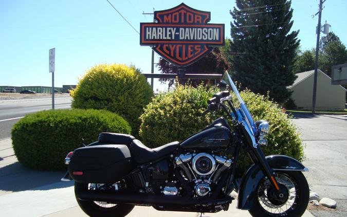 2026 Harley-Davidson® Heritage Classic Midnight Ember w/Laced Wheels