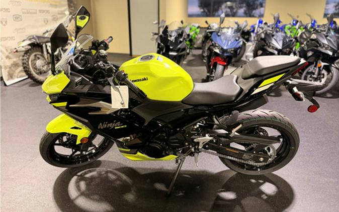 2026 Kawasaki Ninja 500 ABS Metallic Yellowish GreenEbony
