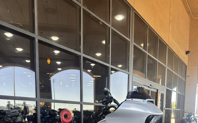 Harley-Davidson® Road Glide® 3 2023 BLACK W/ PINSTRIPE