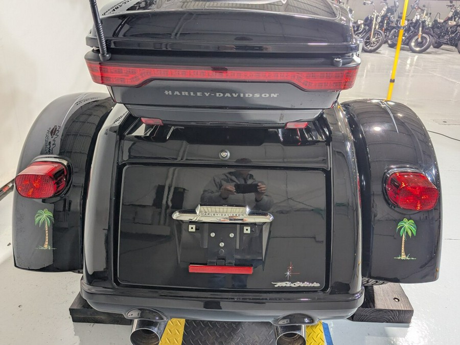 2021 Harley-Davidson® Tri Glide® Ultra Vivid Black