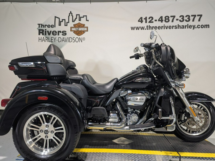 2021 Harley-Davidson® Tri Glide® Ultra Vivid Black