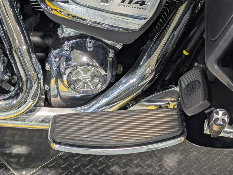 2021 Harley-Davidson® Tri Glide® Ultra Vivid Black