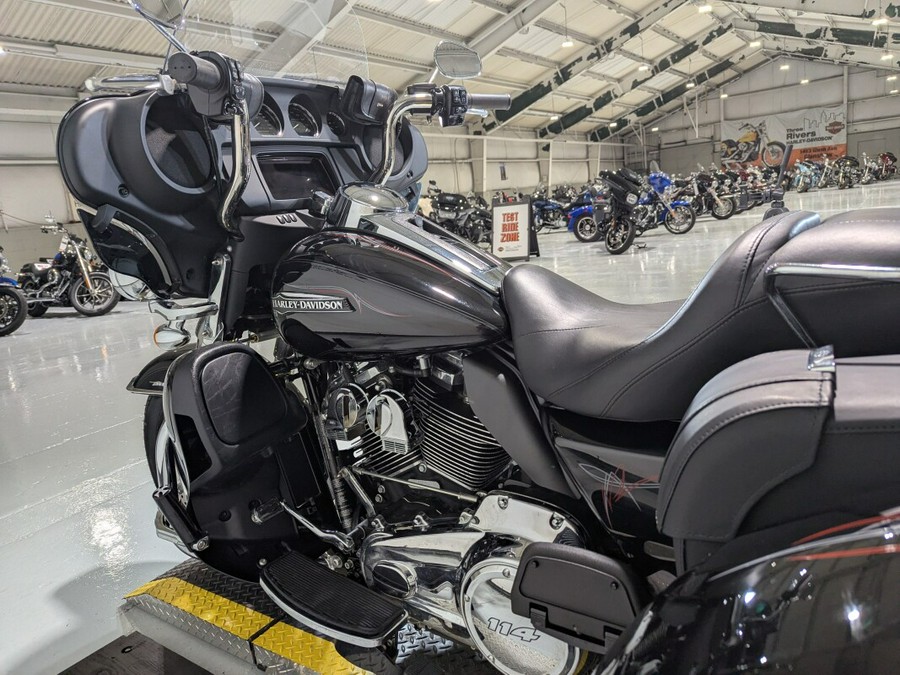 2021 Harley-Davidson® Tri Glide® Ultra Vivid Black