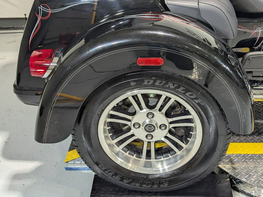 2021 Harley-Davidson® Tri Glide® Ultra Vivid Black