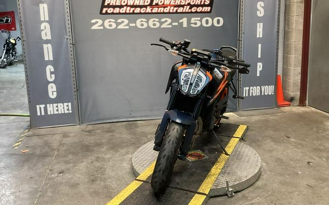 2022 KTM 890 Duke R