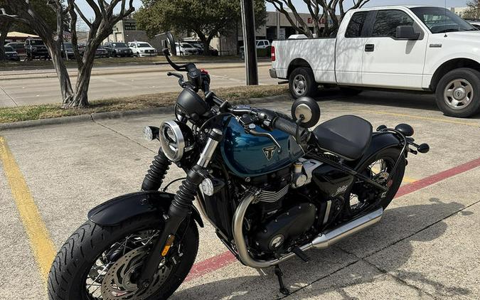 2026 Triumph Bonneville Bobber Interstellar Blue
