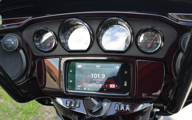 2019 Harley-Davidson® CVO™ Street Glide® - FLHXSE