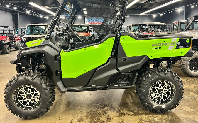 2023 Honda Pioneer 1000 Deluxe