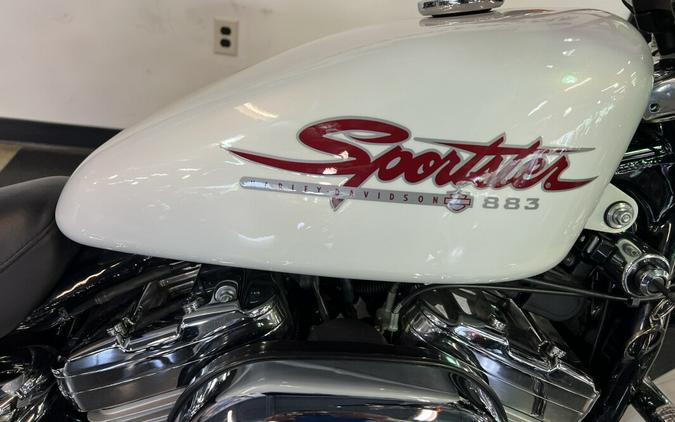 2001 Harley-Davidson Sportster® 883 Custom White Pearl XL883HUG