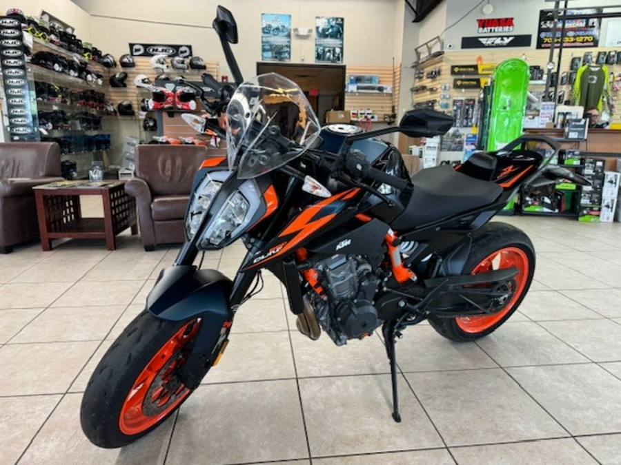 2022 KTM 890 Duke R