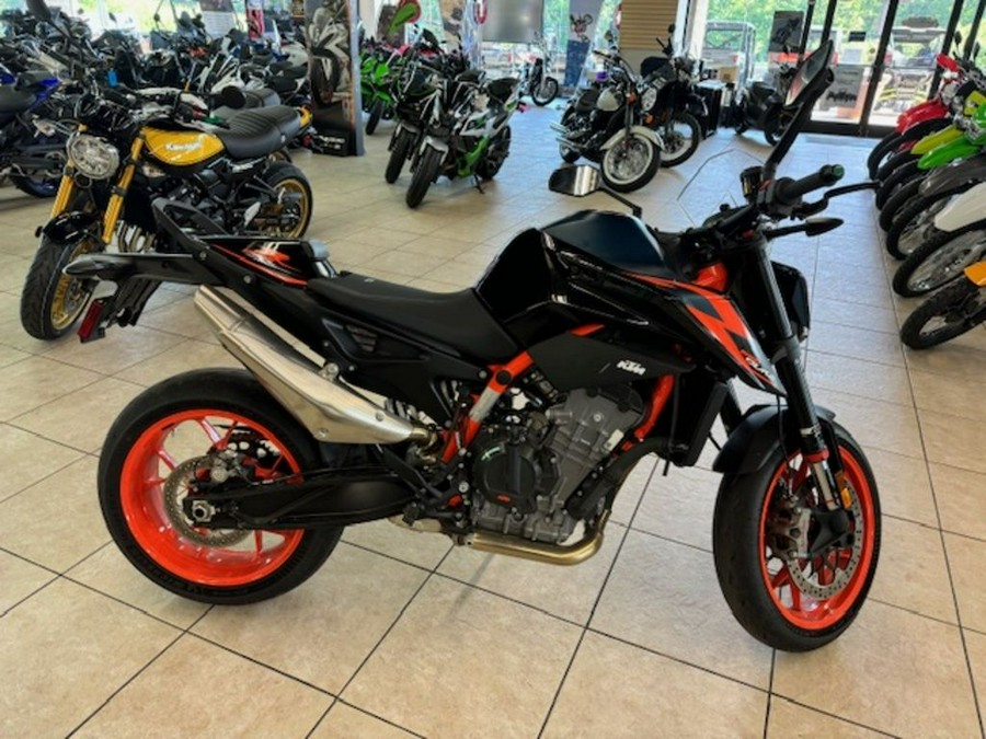 2022 KTM 890 Duke R