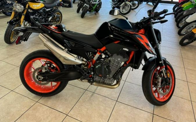 2022 KTM 890 Duke R