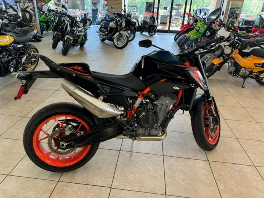 2022 KTM 890 Duke R