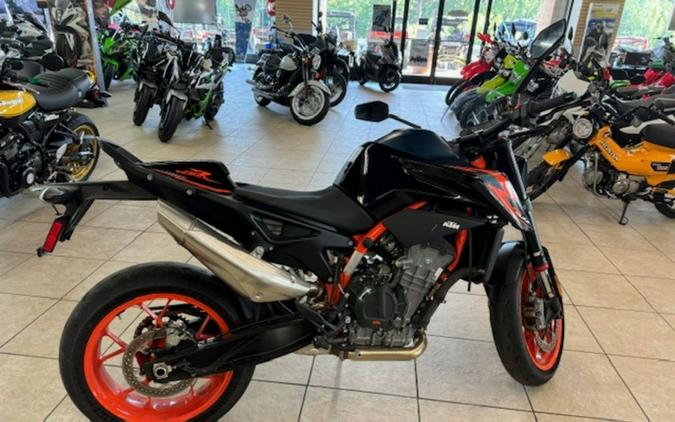 2022 KTM 890 Duke R