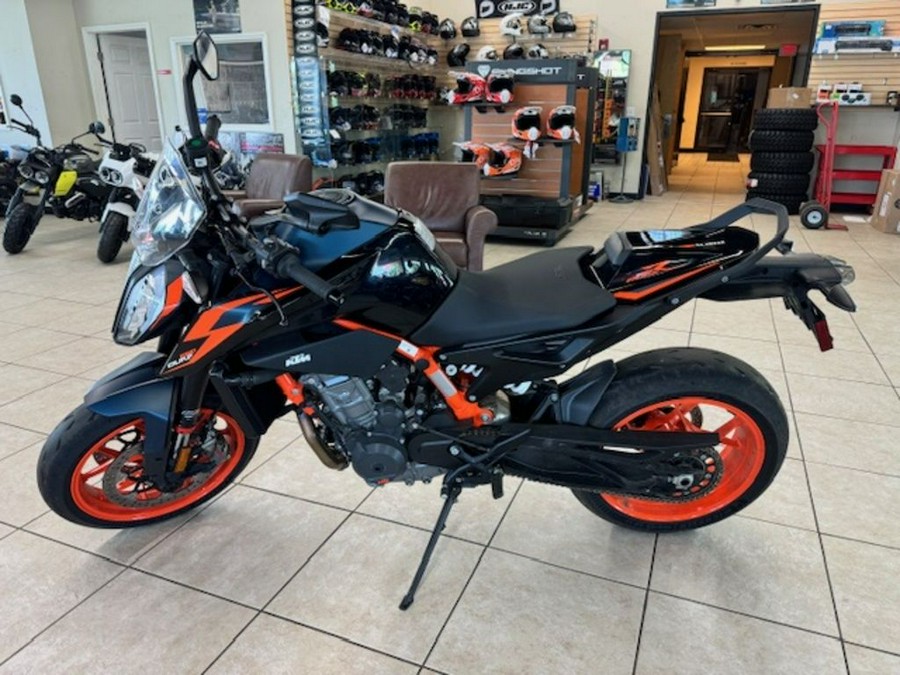 2022 KTM 890 Duke R