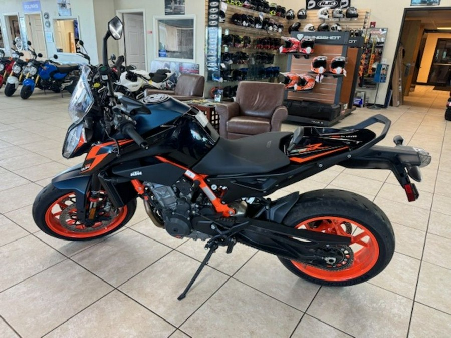 2022 KTM 890 Duke R